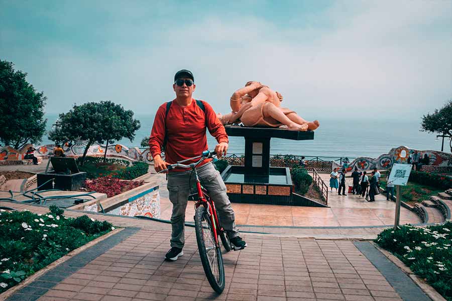 Tour en Bicicleta por Miraflores: Explora Lima sobre Ruedas