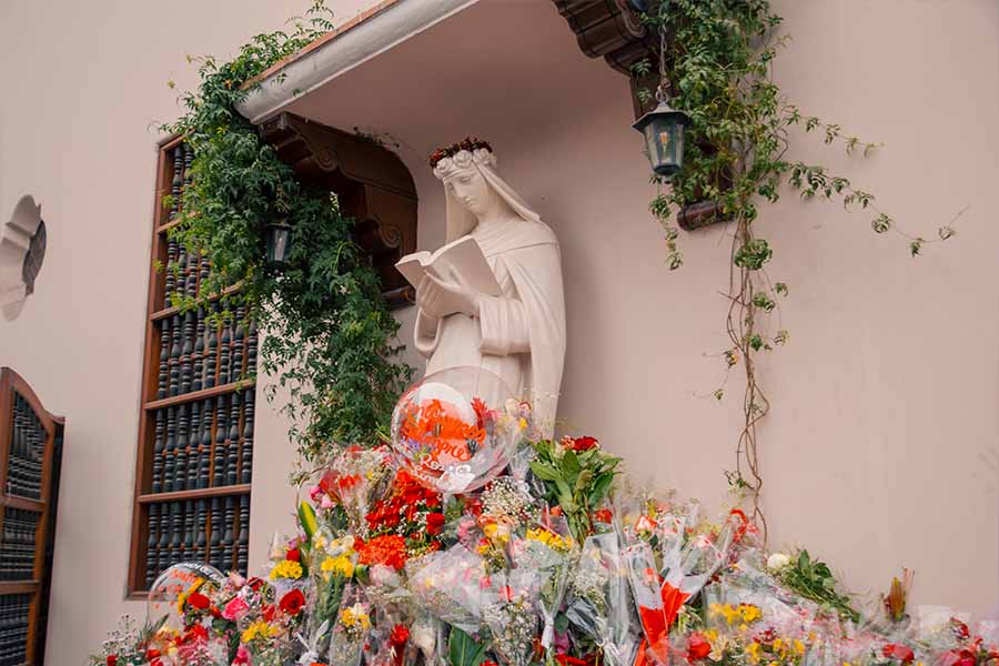 City Tour Lima Religioso: Explora el Convento de Santo Domingo y la Casa de los Santos Peruanos