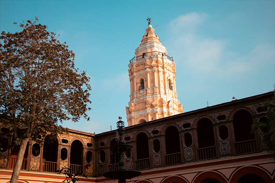Tour por Lima con visita a la Catedral y los Conventos de Santo Domingo y San Francisco desde el Puerto del Callao